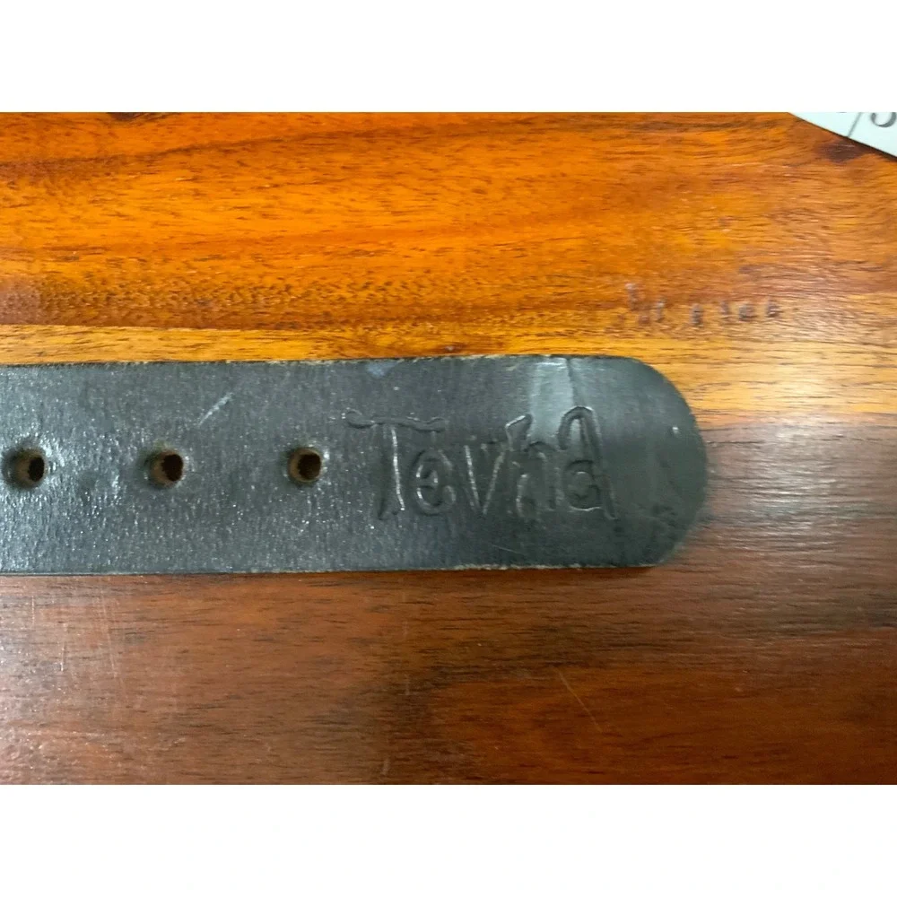 Tevha black leather